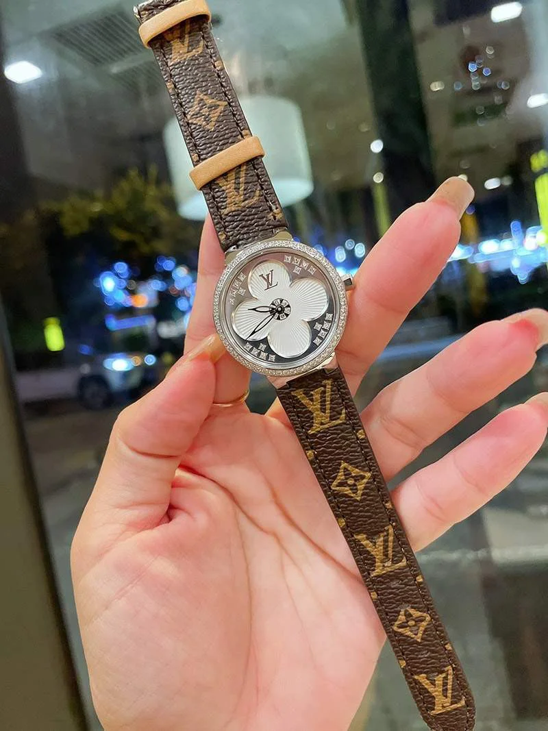 ルイヴィトン 時計 タンブール 偽物 ビジュ ラグダイヤ レディース39mm vuf02101