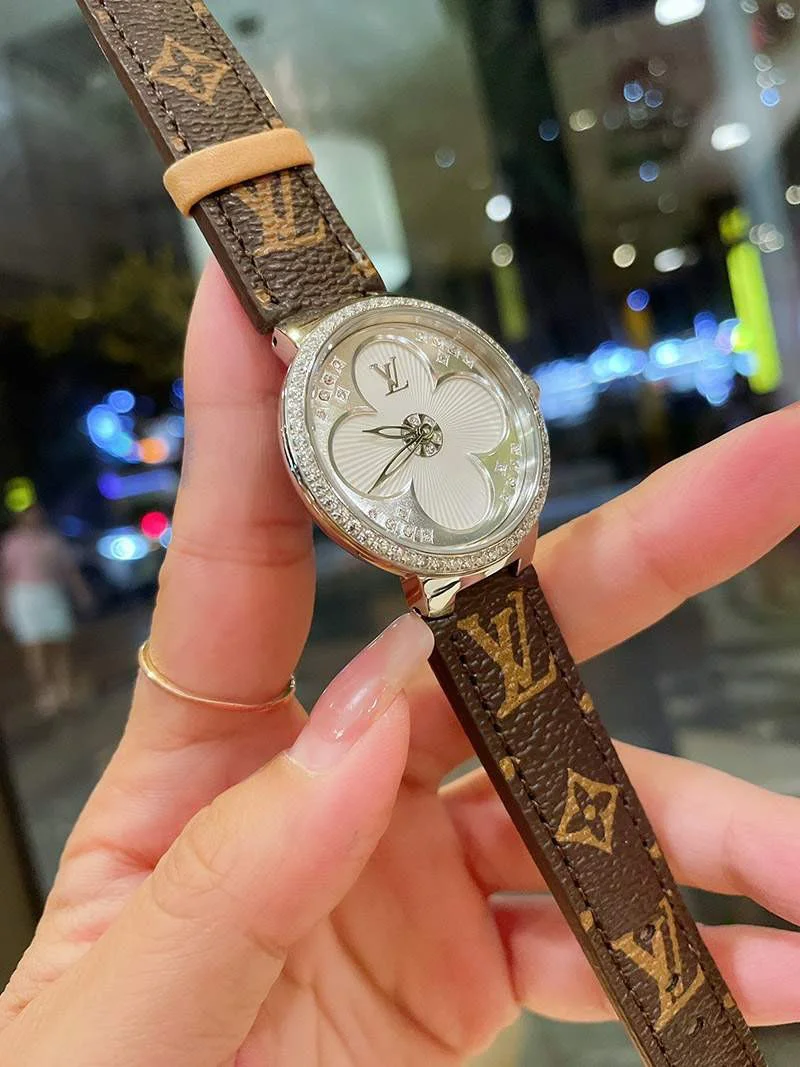 ルイヴィトン 時計 タンブール 偽物 ビジュ ラグダイヤ レディース39mm vuf02101