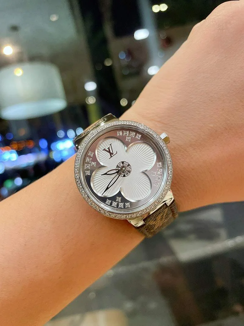 ルイヴィトン 時計 タンブール 偽物 ビジュ ラグダイヤ レディース39mm vuf02101