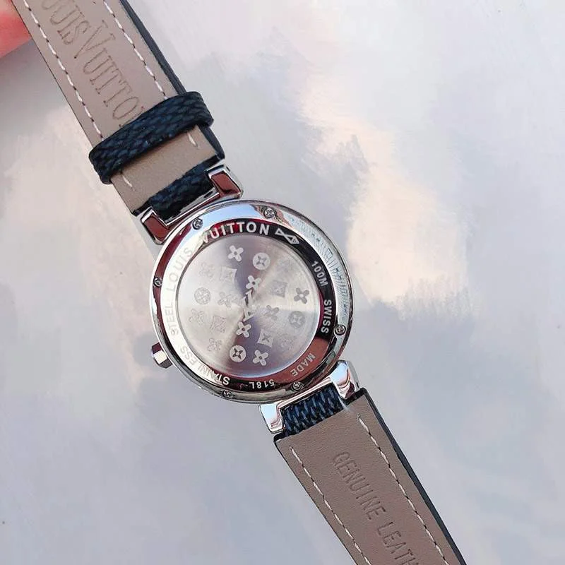 入手困難品!ルイヴィトン 時計 タンブール ストリート ダイバー 33mm vuf99901