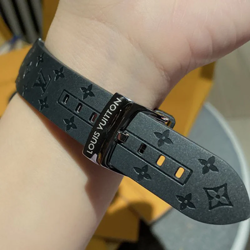 入手困難 ルイヴィトン スマートウォッチ コピーフルタッチスクリーン 42mm vuh09134