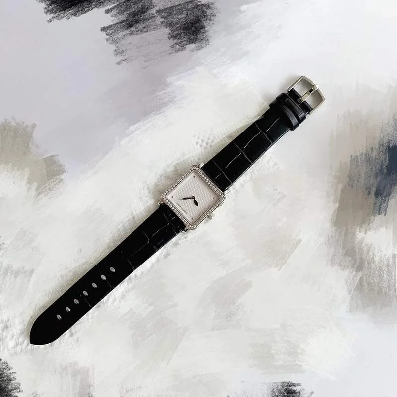 高品質♪♪♪ルイヴィトン 時計 ダイヤモンドベゼル レディース コピー 30mm vui56072