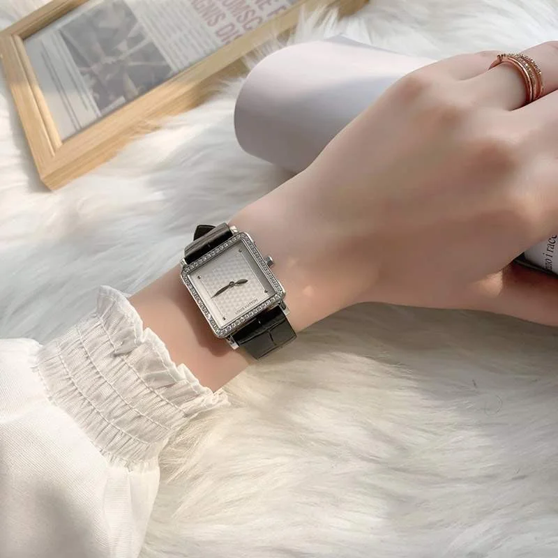 高品質♪♪♪ルイヴィトン 時計 ダイヤモンドベゼル レディース コピー 30mm vui56072