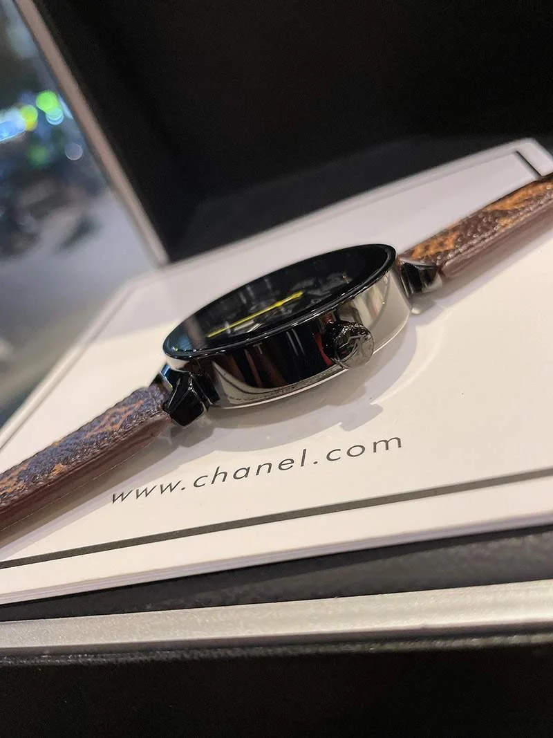 送料込 ルイヴィトン 時計 偽物タンブール ストリート ダイバー 40mm vuj15515