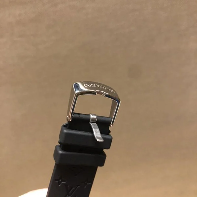 ルイヴィトン タンブール 偽物 クロノグラフ 42mm 入手困難品! vuq11111