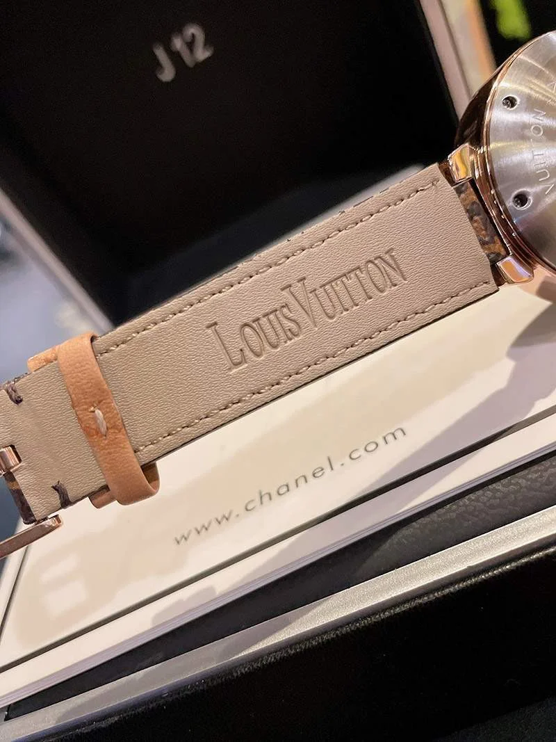 入手困難品!ルイヴィトン 時計 タンブール ストリート ダイバー 40mm vuq14476
