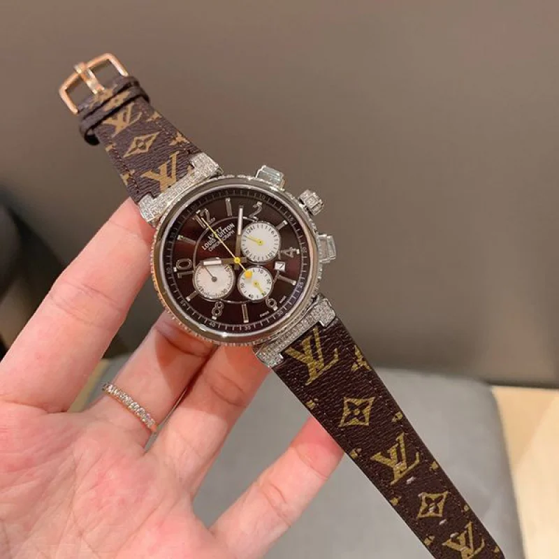 ルイヴィトン タンブール 偽物 クロノグラフ 41mm vus80570