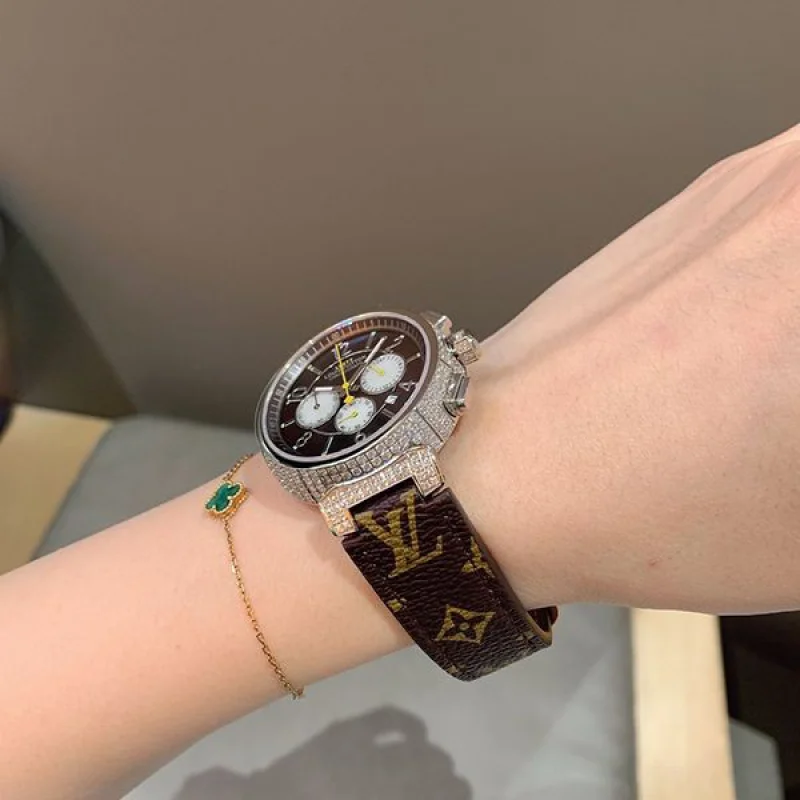 ルイヴィトン タンブール 偽物 クロノグラフ 41mm vus80570