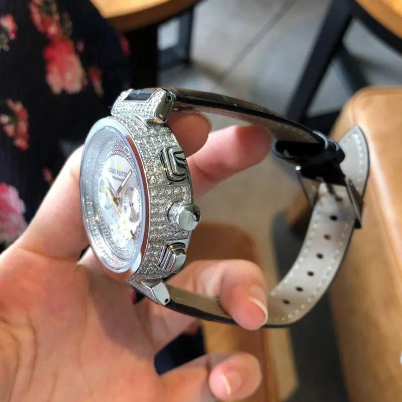 人気急上昇 ルイヴィトン 時計 コピー タンブール ストリート ダイバー 39mm vuy15520
