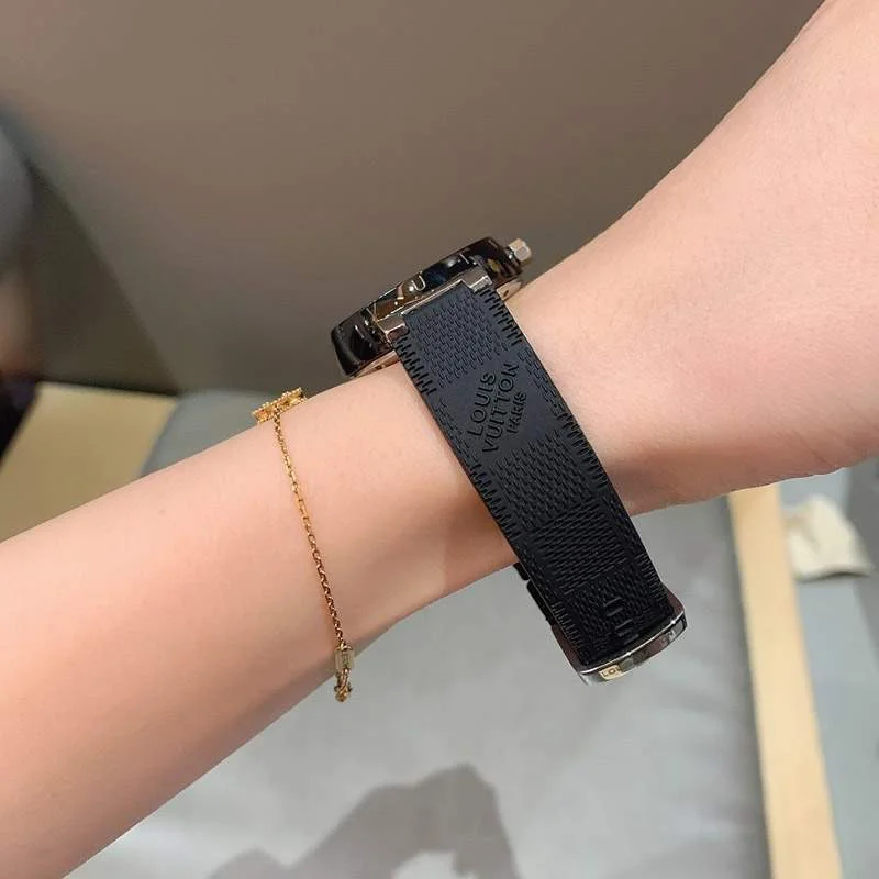 大人気!ルイヴィトン 時計 コピータンブール ストリート ダイバー 33mm vuy19704