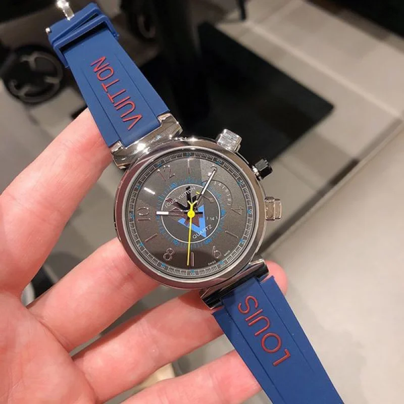 ルイヴィトン 偽物 タンブール クロノグラフ 42mm vuz11072