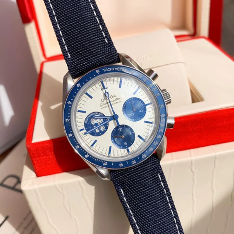 100%実物写真！オメガ スピードマスター スーパーコピー“シルバー スヌーピー アワード”50周年記念 42mm 310.32.42.50.02.001