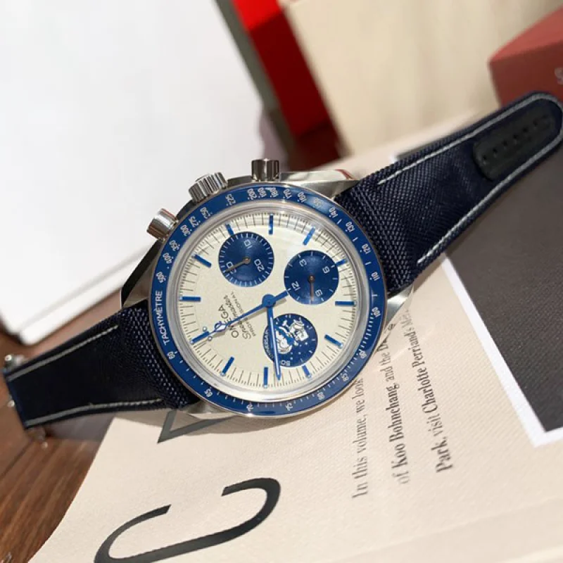 100%実物写真！オメガ スピードマスター スーパーコピー“シルバー スヌーピー アワード”50周年記念 42mm 310.32.42.50.02.001