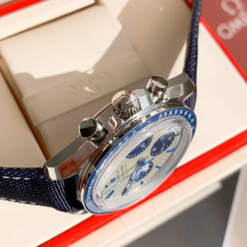 100%実物写真！オメガ スピードマスター スーパーコピー“シルバー スヌーピー アワード”50周年記念 42mm 310.32.42.50.02.001