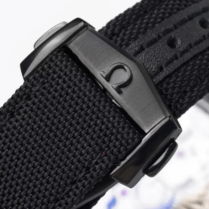 定番オメガ スピードマスター 偽物★ムーンウォッチ ダーク サイド オブ ムーン ブラック ブラック 44.2mm 311.92.44.51.01.005