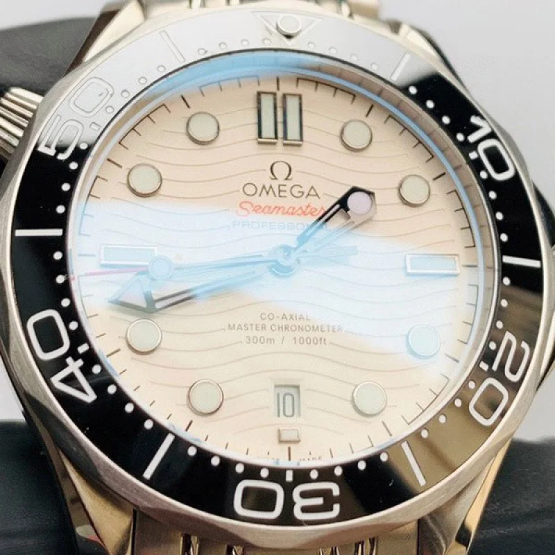 オメガ シーマスター 偽物 ダイバー300 コーアクシャル マスタークロノメーター 2色 omi35037