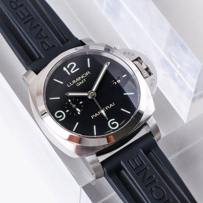 人気パネライ 偽物PANERAI ルミノール1950 3デイズ GMTパワーリザーブ PAM00320