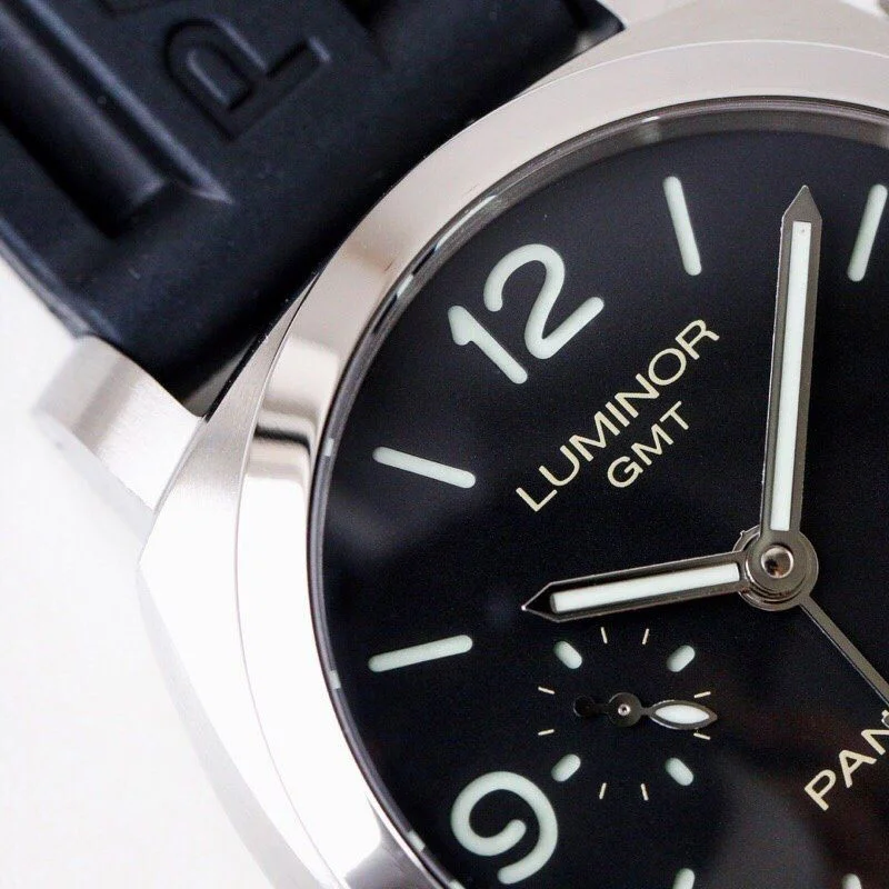 人気パネライ 偽物PANERAI ルミノール1950 3デイズ GMTパワーリザーブ PAM00320