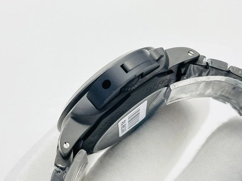 大人気♪パネライ ルミノール1950 3デイズ GMT コピートゥットネロ PAM00437