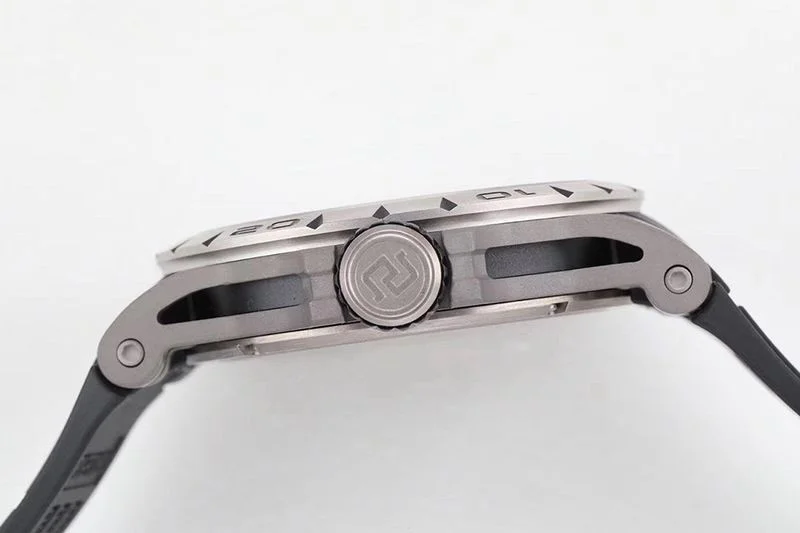 人気急上昇ロジェデュブイ コピー エクスカリバー スパイダー チタン 45MM roj01000