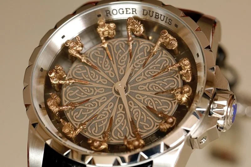 超話題!ロジェデュブイ ナイツ オブ ザ ラウンドテーブル ダマスカスチタン 偽物 シルバー 45MM roj24159