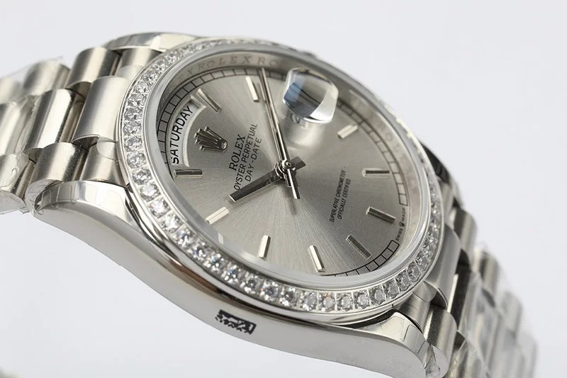 送料込 ロレックス 時計 偽物 デイデイト シルバー 36mm roc74154
