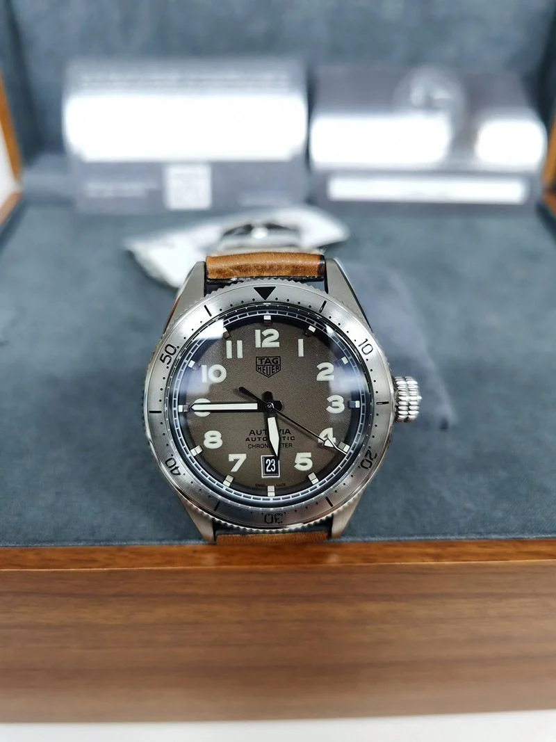 人気No1 タグホイヤー オータヴィア 偽物自動巻ウォッチ 直径 42 mm WBE5111.FC8267