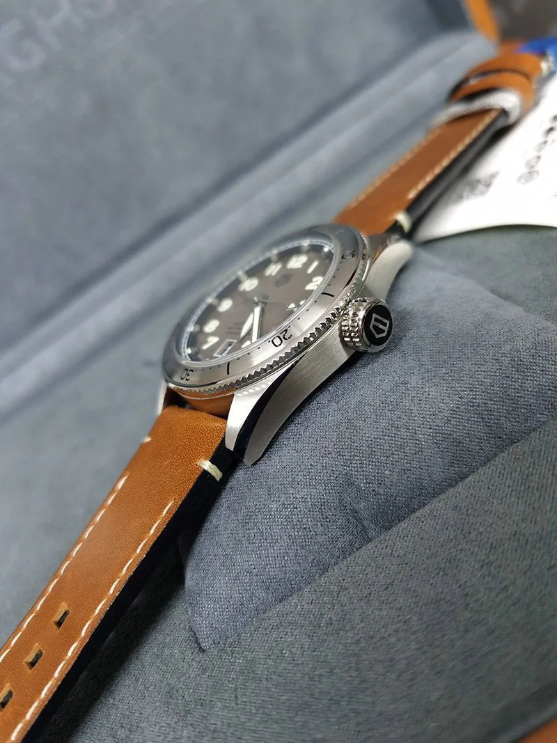 人気No1 タグホイヤー オータヴィア 偽物自動巻ウォッチ 直径 42 mm WBE5111.FC8267