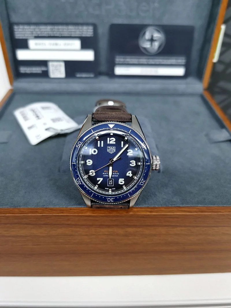 超話題!タグホイヤー オータヴィア コピー 自動巻ウォッチ - 直径 42mm WBE5116.FC8266
