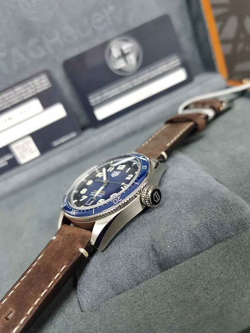 超話題!タグホイヤー オータヴィア コピー 自動巻ウォッチ - 直径 42mm WBE5116.FC8266