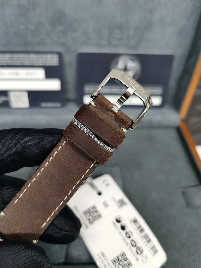 超話題!タグホイヤー オータヴィア コピー 自動巻ウォッチ - 直径 42mm WBE5116.FC8266