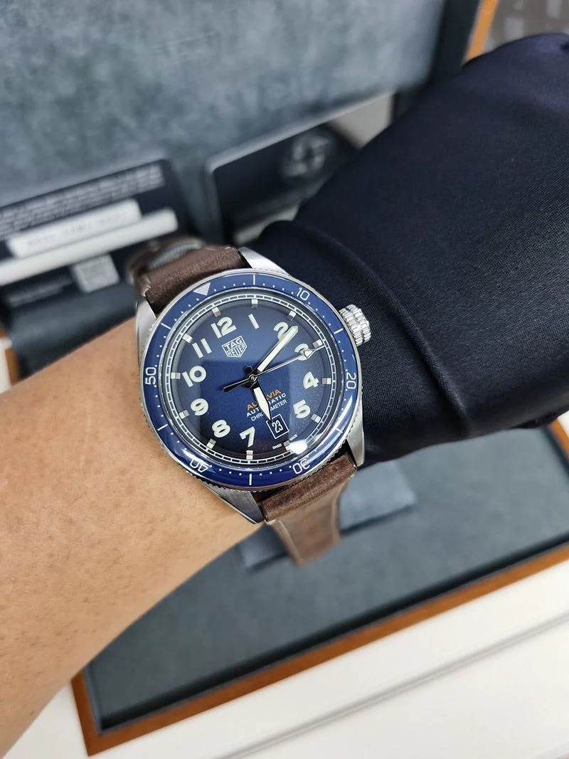 超話題!タグホイヤー オータヴィア コピー 自動巻ウォッチ - 直径 42mm WBE5116.FC8266