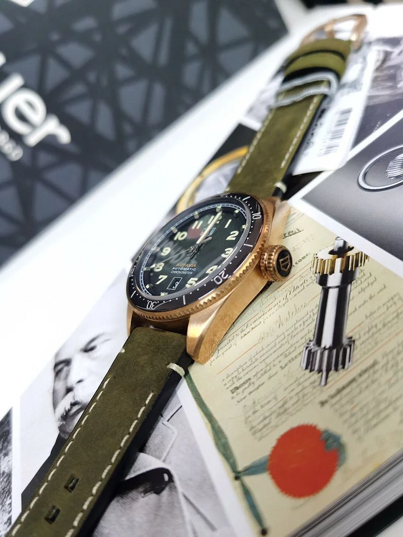 目を惹くカラータグホイヤー オータヴィア 偽物 自動巻ウォッチ直径 42mm WBE5190.FC8268