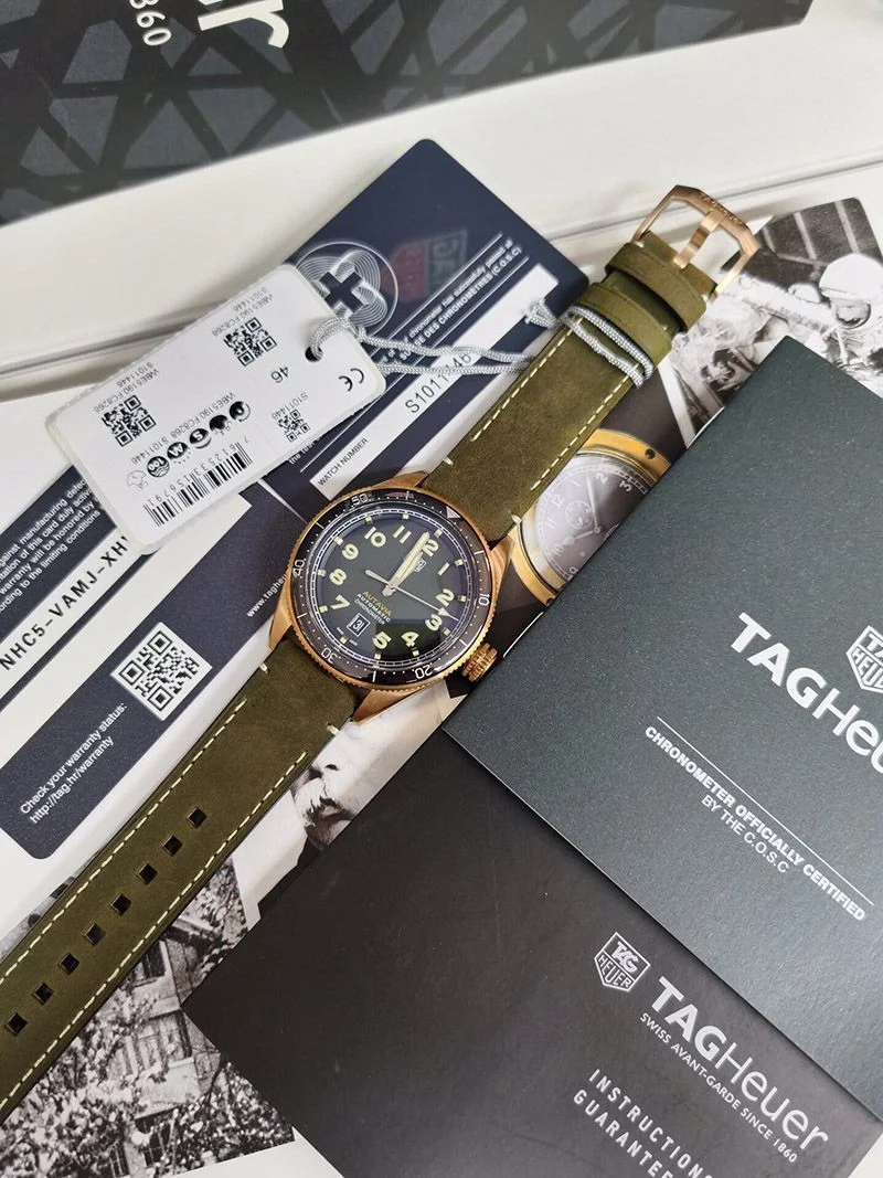 目を惹くカラータグホイヤー オータヴィア 偽物 自動巻ウォッチ直径 42mm WBE5190.FC8268