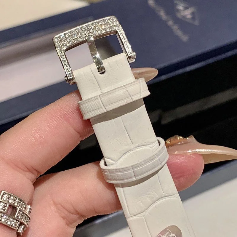 日本未入荷ヴァンクリーフ＆アーペル 時計 偽物 レディ アーペル ユール フィラント vac74152